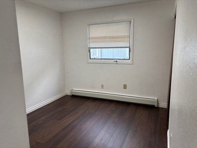 Building Photo - 1180 Golden Dawn Cir