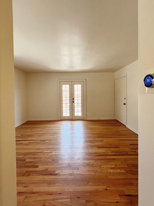 Building Photo - SEE IT NOW: Charming Updated Apartment with Private Balcony ~ $500 MOVE-IN SPECIAL!