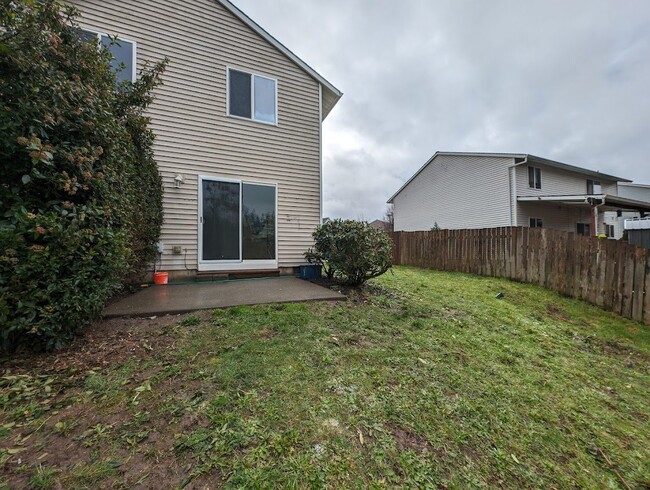 Building Photo - Newly updated Spacious 3 bedroom 2 bath Duplex in Hubbard.