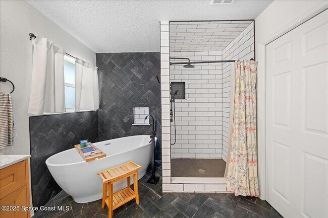 Building Photo - 1235 Pemberton Trail