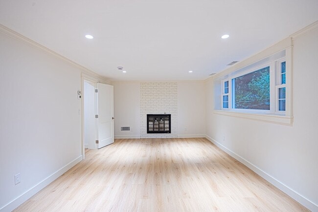 Building Photo - 85 Woodland Rd