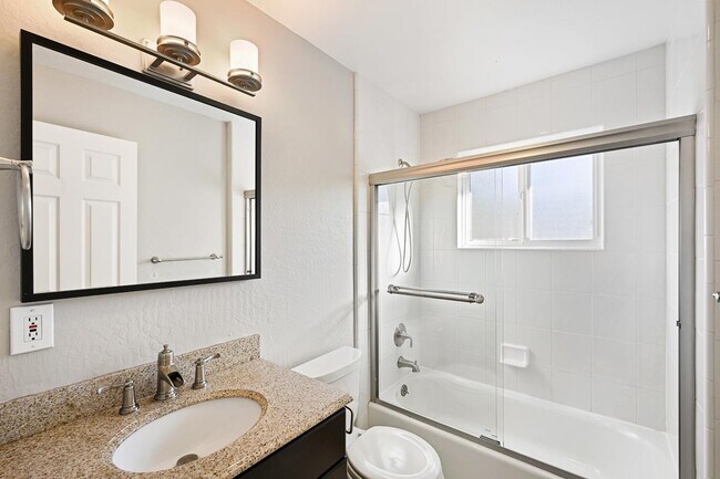 Building Photo - 3817 Naughton Ave