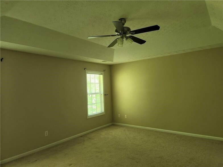 Building Photo - 2350 Kirkstone Dr