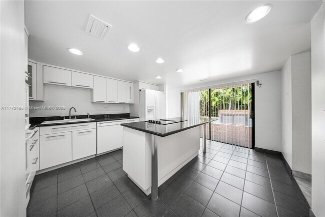 Building Photo - 511 Vittorio Ave