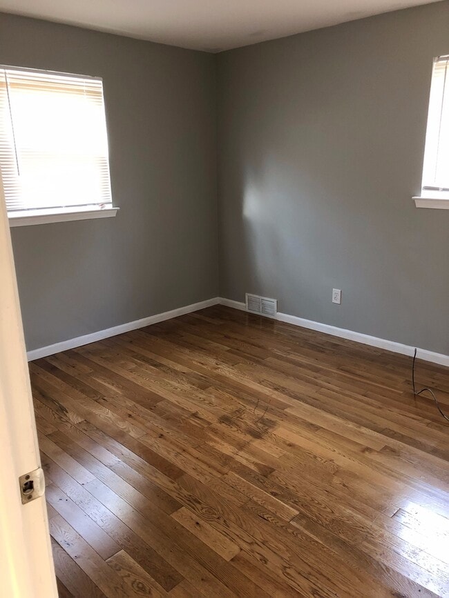 Building Photo - Nice 3bdr/2ba Ranch