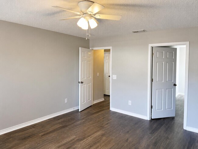 Building Photo - 124 Sandstone Trail
