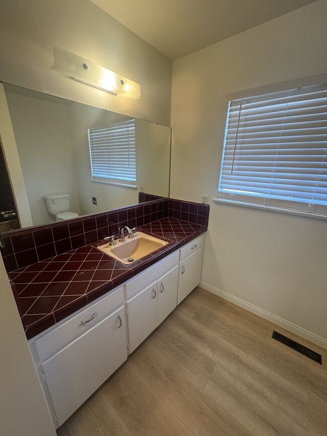 Building Photo - 120 Glencrest Ln