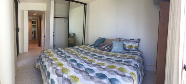 Building Photo - Furnished Unit in Honolulu Tower!  Water, Sewer, Basic Cable Included!