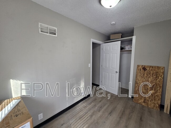 Building Photo - 1123 N Barclay St