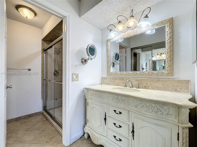 Building Photo - 20 Vía De Casas Sur