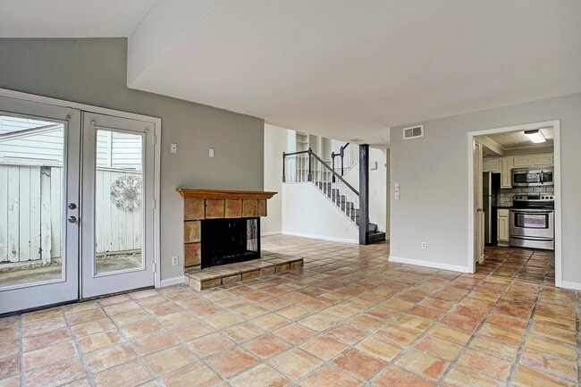 Building Photo - 217 Roy St