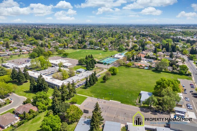 Building Photo - Inviting 3-Bedroom, 2-Bathroom Residence w...