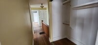 Building Photo - 3 Bedroom 1.5 bath Duplex