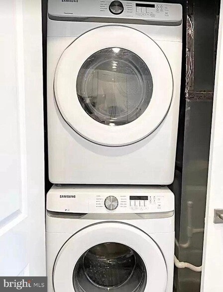 Building Photo - 2425 Frankford Ave