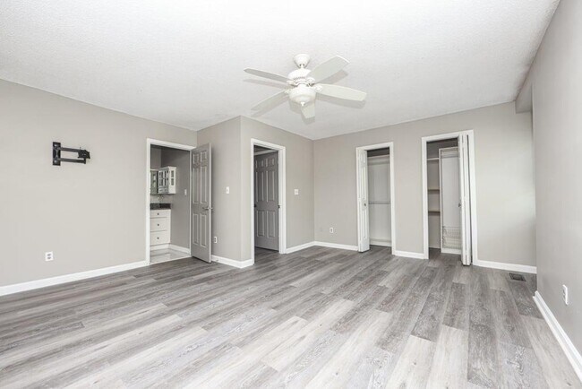 Building Photo - 5031 Bell Dr SE