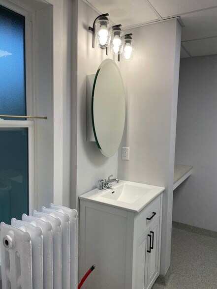 Building Photo - 1826 E Superior St