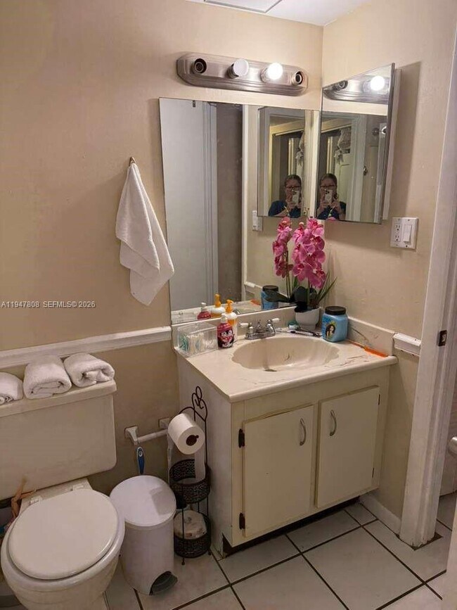 Building Photo - 6031 Shaker Wood Cir