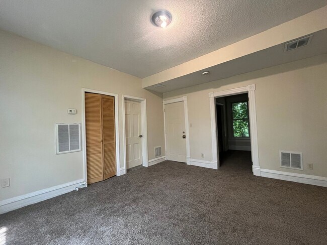 Building Photo - 666 Sims Ave