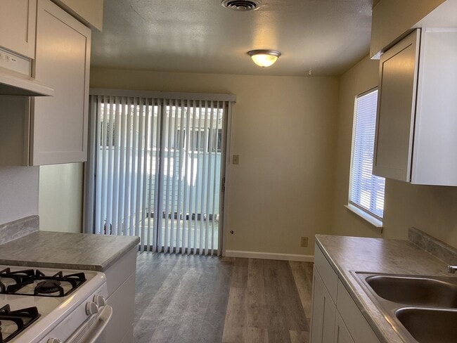 Building Photo - 1414 W Vassar Ave