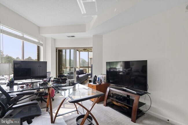 Building Photo - 3005 S Leisure World Blvd