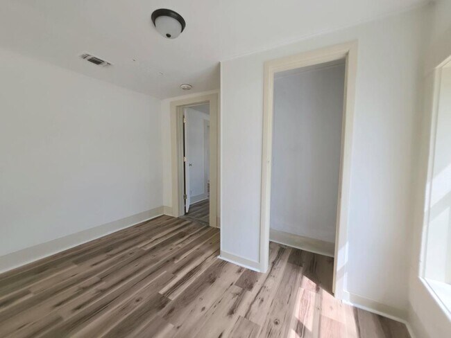 Building Photo - 101 E Osr
