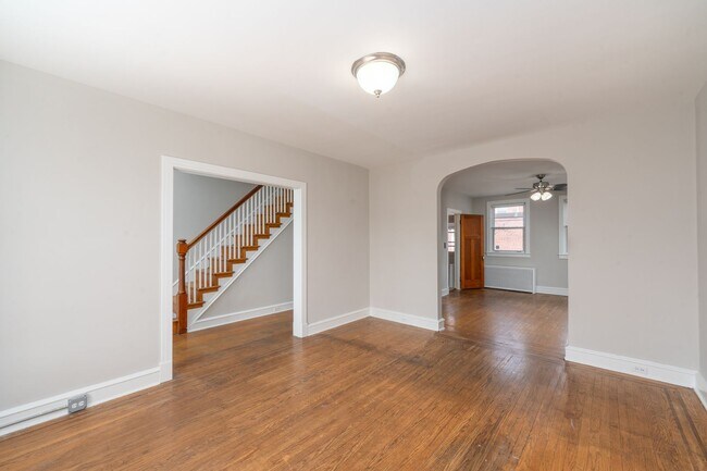 Building Photo - 3-Bedroom, 1.5 Bathroom Home in Belair-Edison