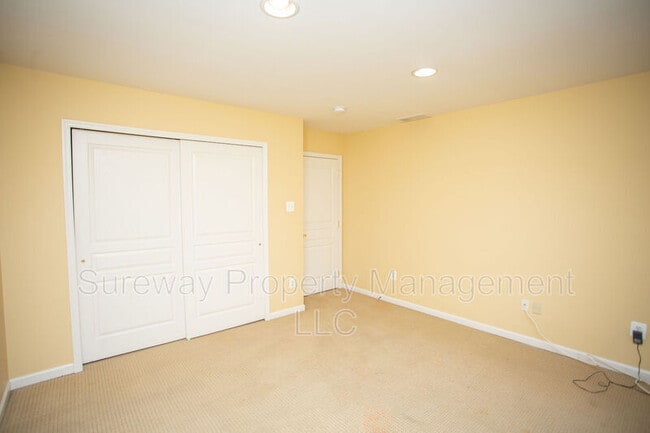Building Photo - 42 Tudor Ct