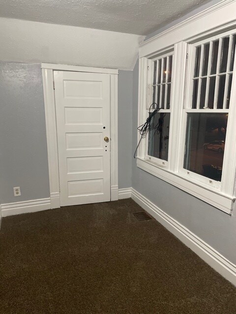 Building Photo - 1462 S Brook St