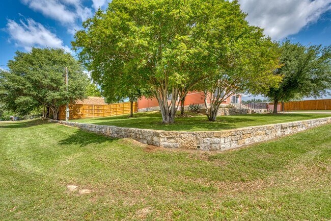 Building Photo - 826 Sandy Mountain Dr