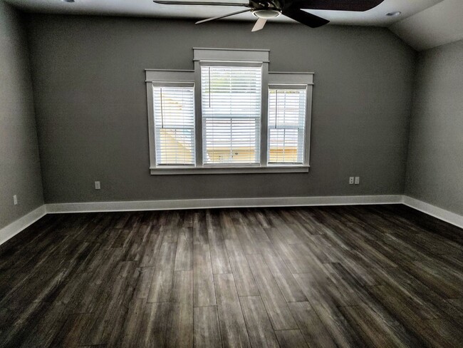 Building Photo - Great Carriage House in Southwood