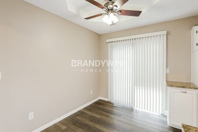 Building Photo - 521 SE Onyx Dr