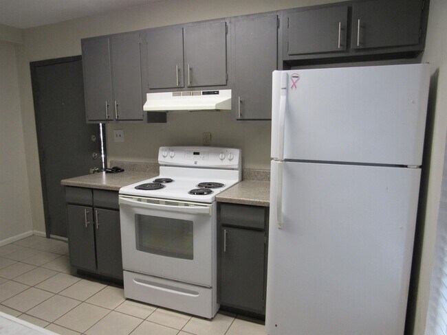 Building Photo - 2401 E Frost St