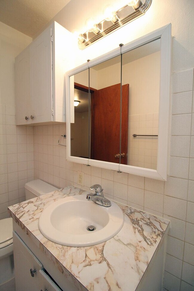 Building Photo - 7312-7334 N Lancaster Ave