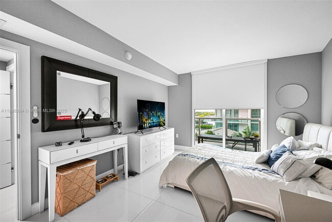 Building Photo - 250 Sunny Isles Blvd