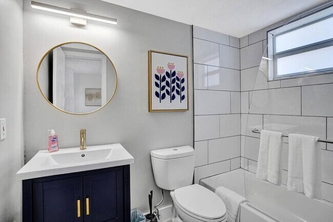 Building Photo - 50 Davie Blvd