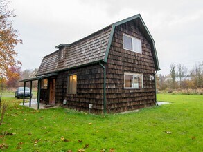 Building Photo - Adorable 2-bdrm/2-bath barn conversion home off River Road—Rural feel, close to everything