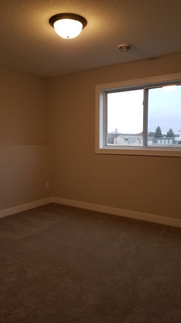 Building Photo - Single Family Home - Great location!