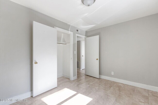 Building Photo - 1224 W 18th St