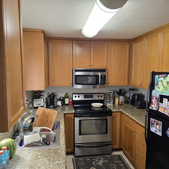 Building Photo - 1423 Graves Ave