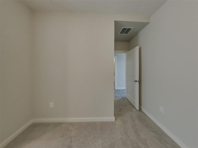 Building Photo - 557 Raglands Rd