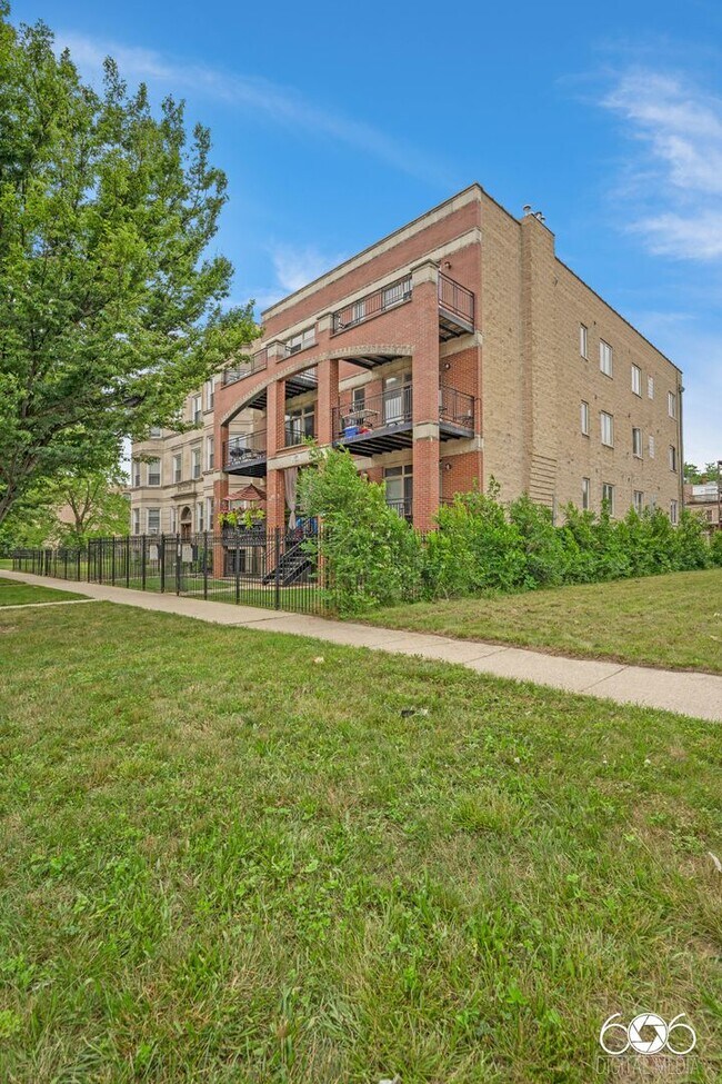 Building Photo - 5406 S Indiana Ave