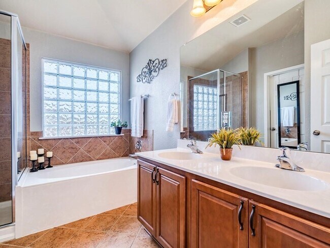 Building Photo - 611 Boca Chica Dr