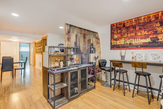 Building Photo - 931 Brummel St