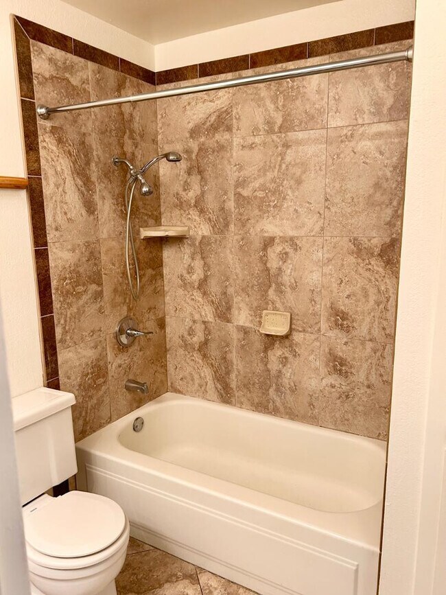 Building Photo - 2601 E Cinnabar Ave