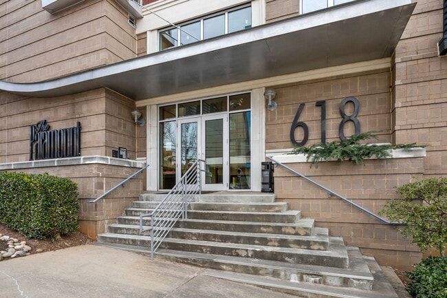 Building Photo - 618 N Boylan Ave