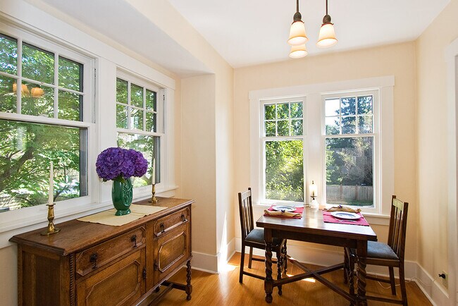 Building Photo - 306 NE 44th ST