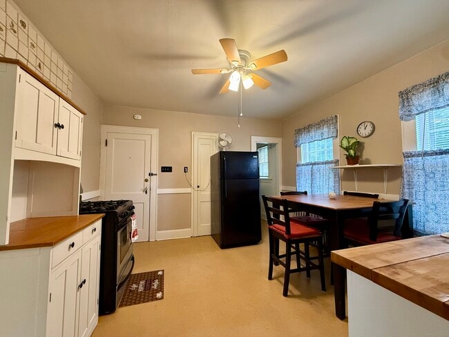 Building Photo - 43 Concord St