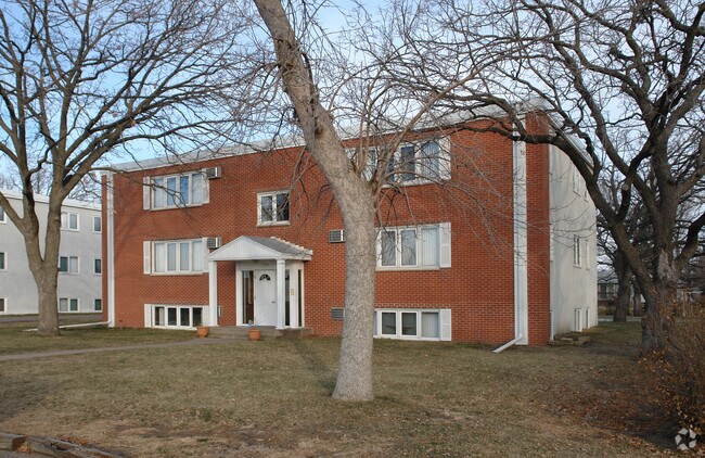 Building Photo - Town Properties