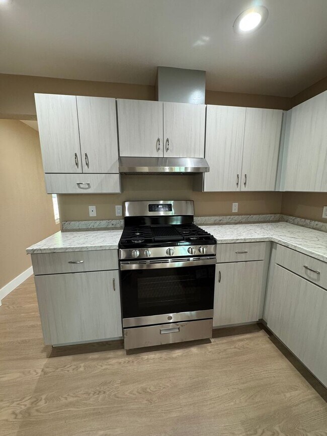 Building Photo - Completely remodeled home!