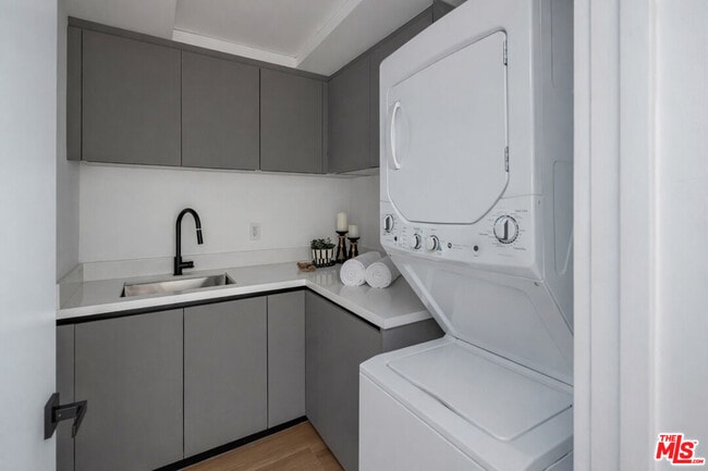 Building Photo - 1247 1/2 W Bellevue Ave